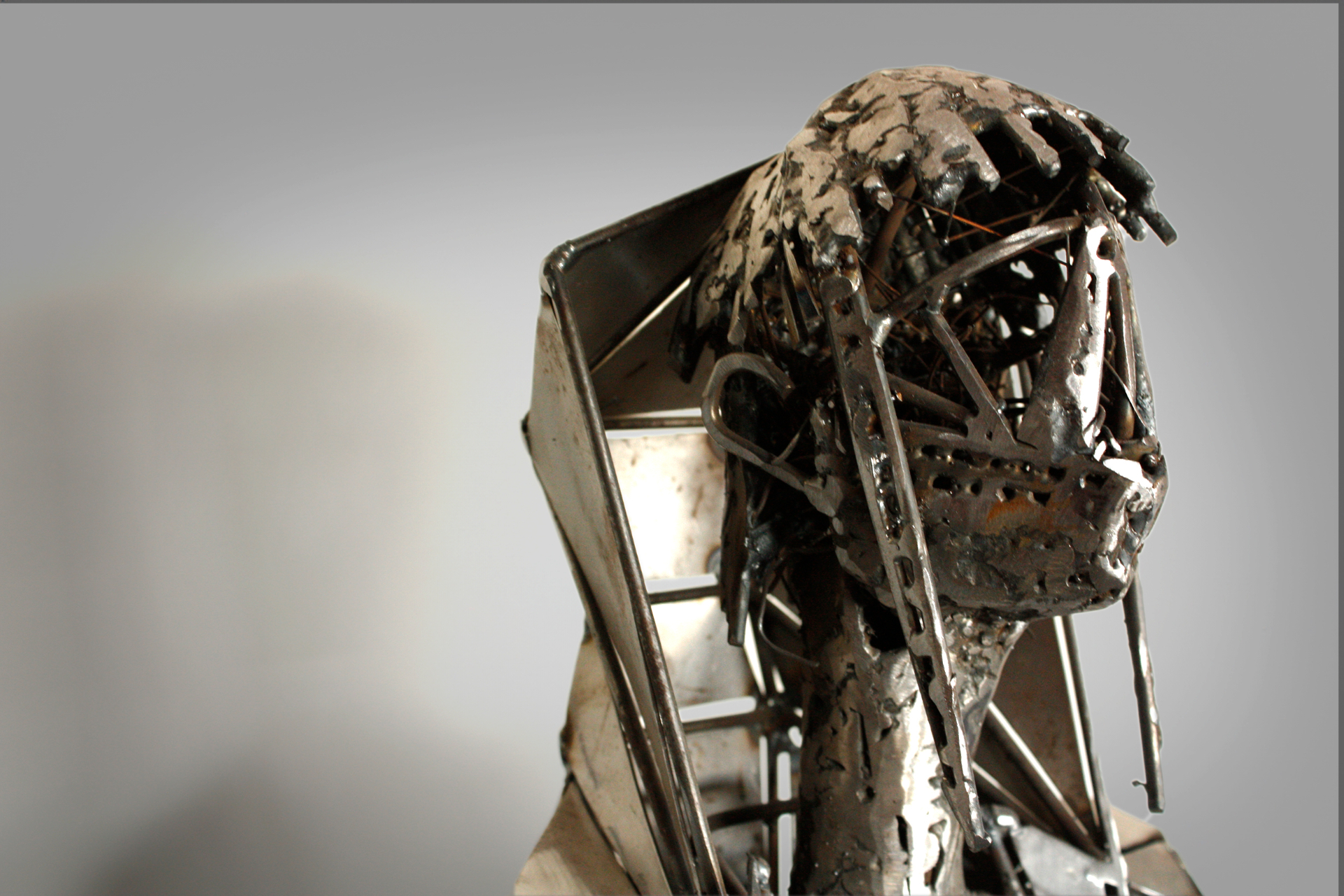 Akhenaton — Maske — forged metal sculpture